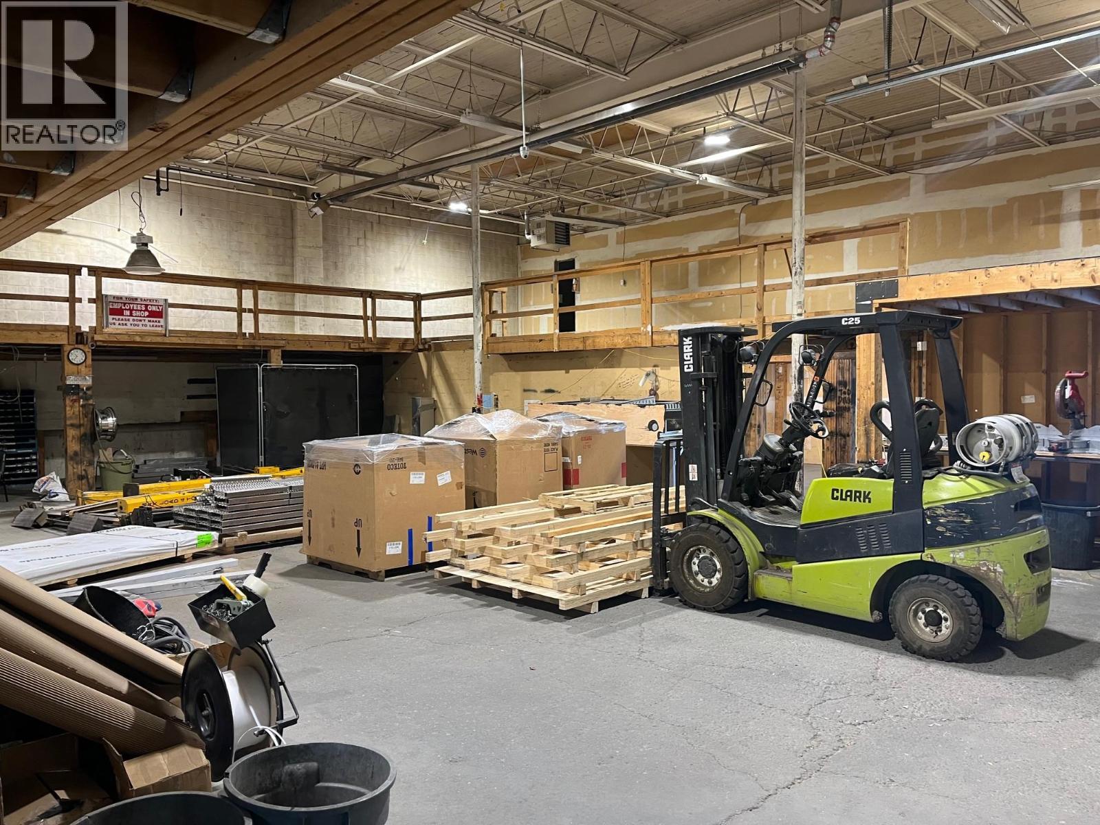 Photo 8 of 19 — 1594 NICHOLSON STREET · Prince George, BC