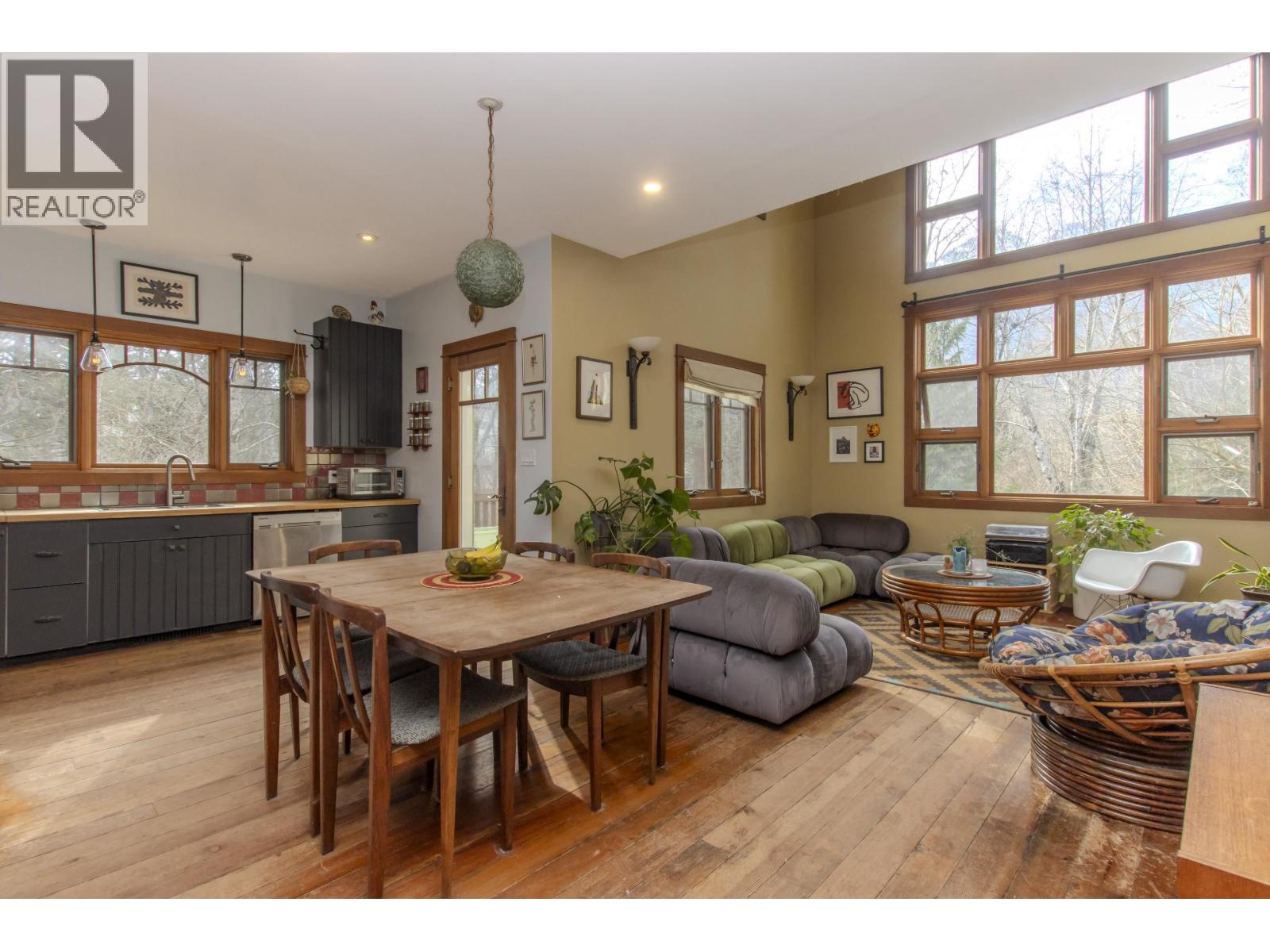 41645 GOVERNMENT ROAD, Squamish