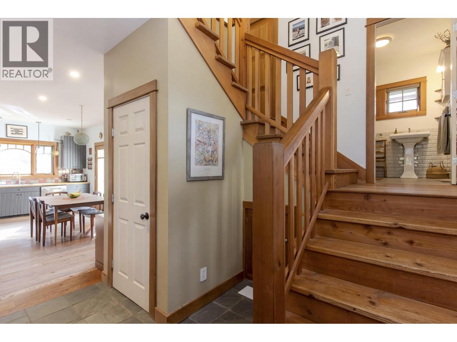 41645 GOVERNMENT ROAD, Squamish