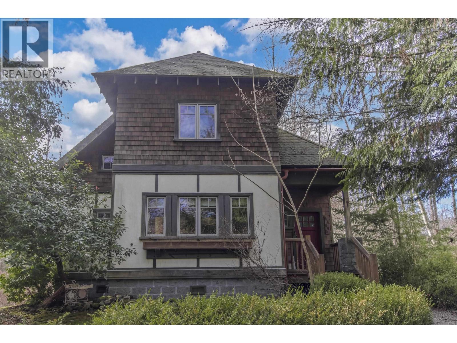 41645 GOVERNMENT ROAD, Squamish