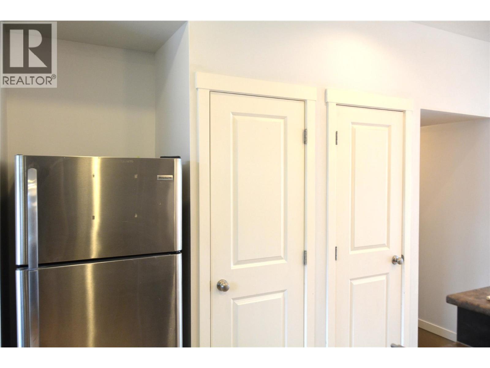 #25 2860 VALLEYVIEW DRIVE - 6