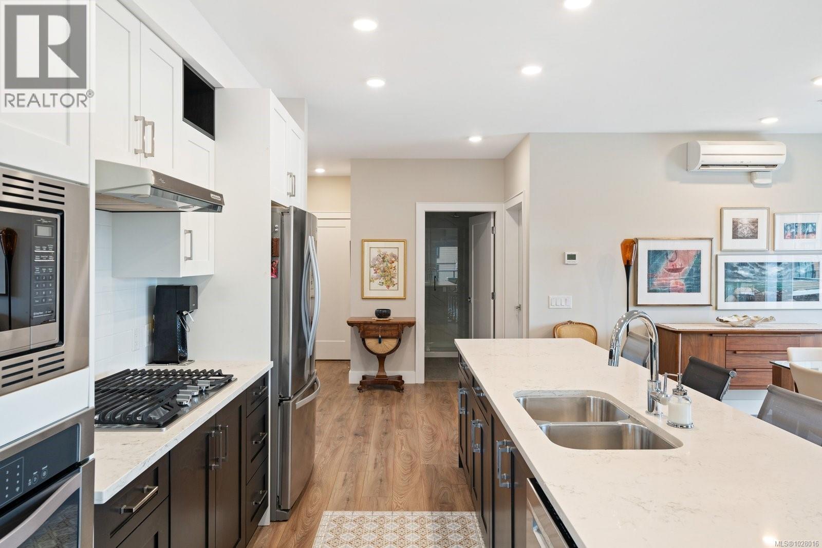 Single Family House for Sale in   Travino Lane Travino Saanich 