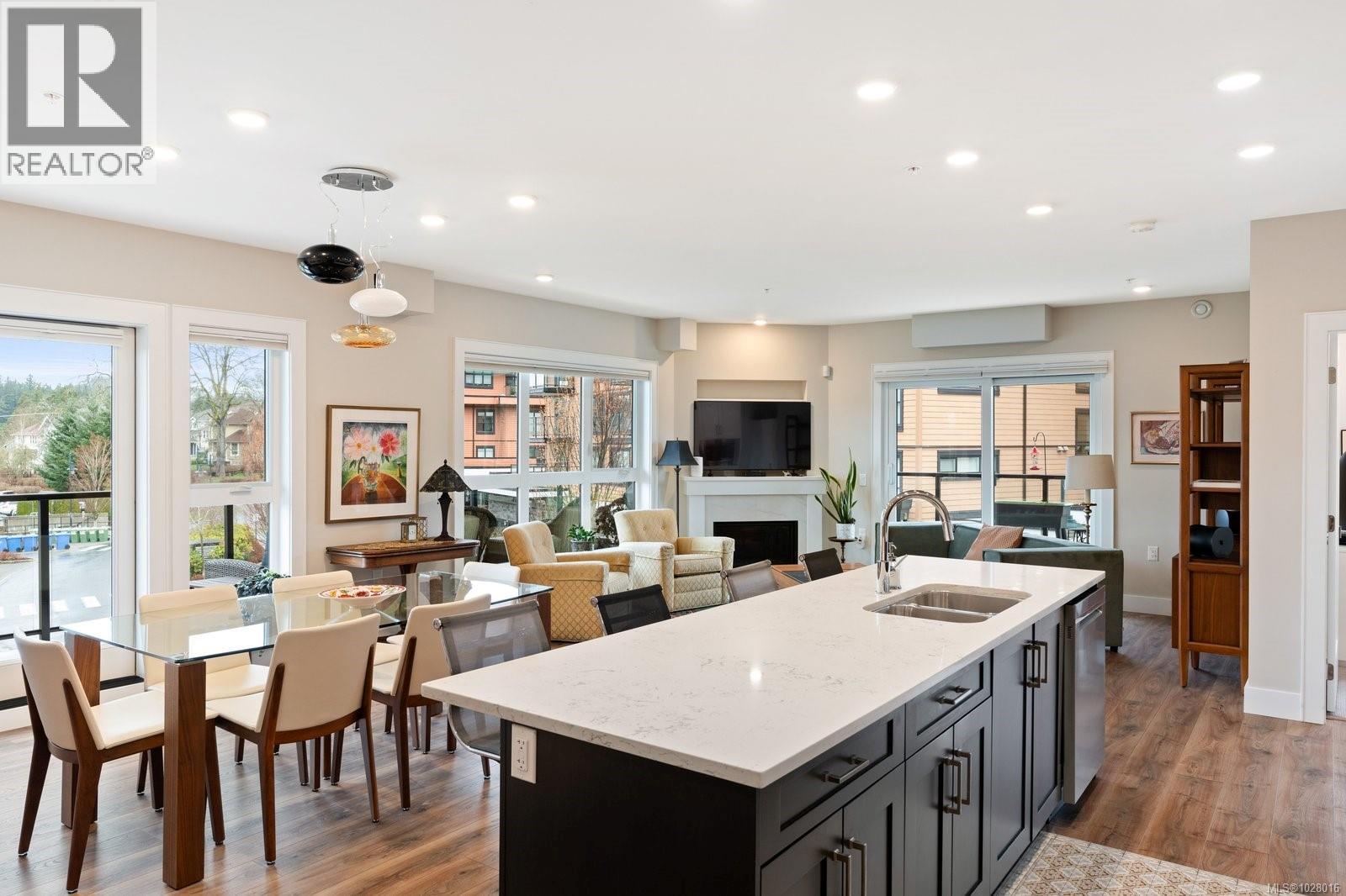 Single Family House for Sale in   Travino Lane Travino Saanich 