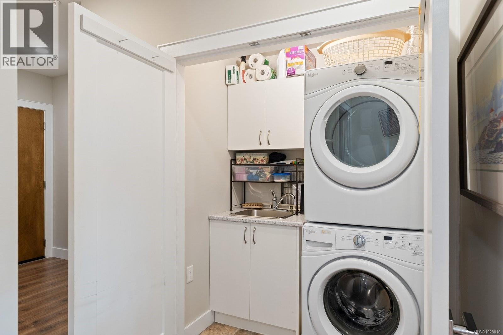 Single Family House for Sale in   Travino Lane Travino Saanich 