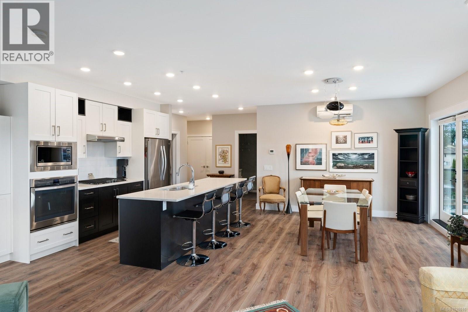 Single Family House for Sale in   Travino Lane Travino Saanich 