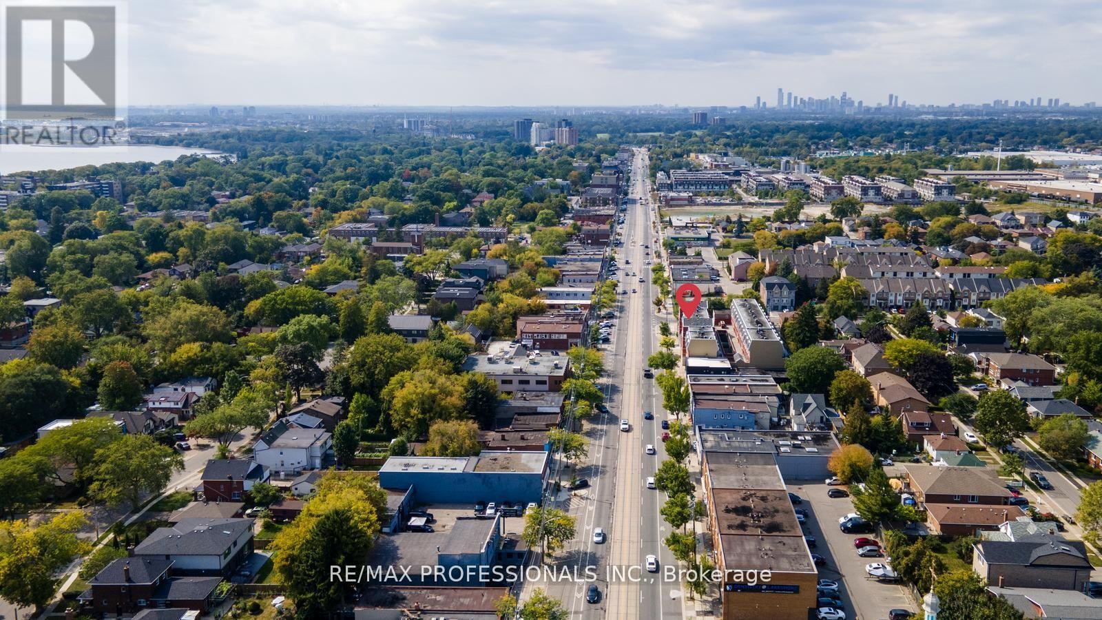 #104 3400 LAKE SHORE BOULEVARD W - 35