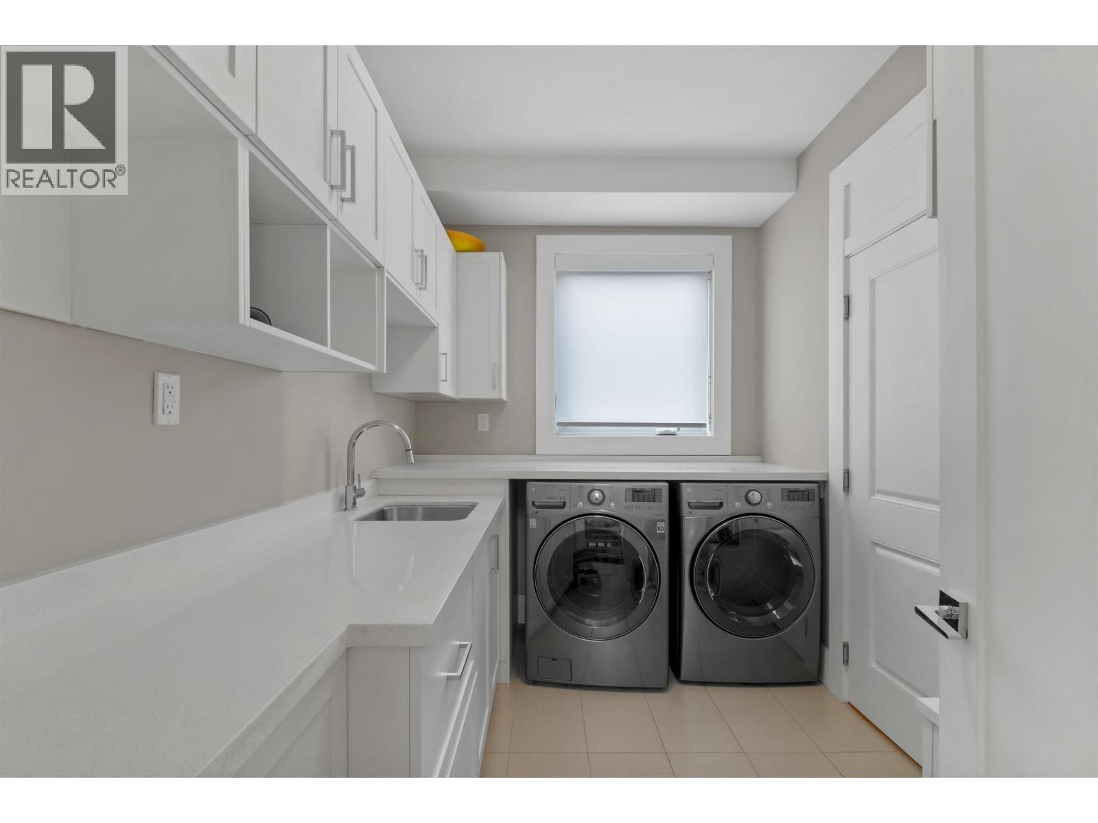 1033 PROSPECT AVENUE, North Vancouver