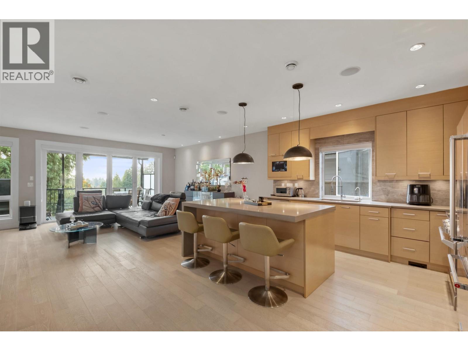 1033 PROSPECT AVENUE, North Vancouver