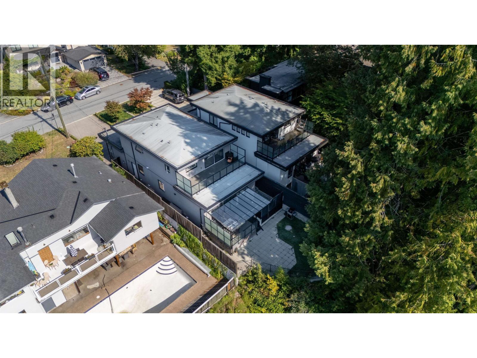 1033 PROSPECT AVENUE, North Vancouver