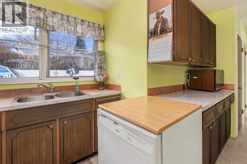 Single Family House Bungalow for Sale in  Nemiskam Road NW North Haven Calgary 