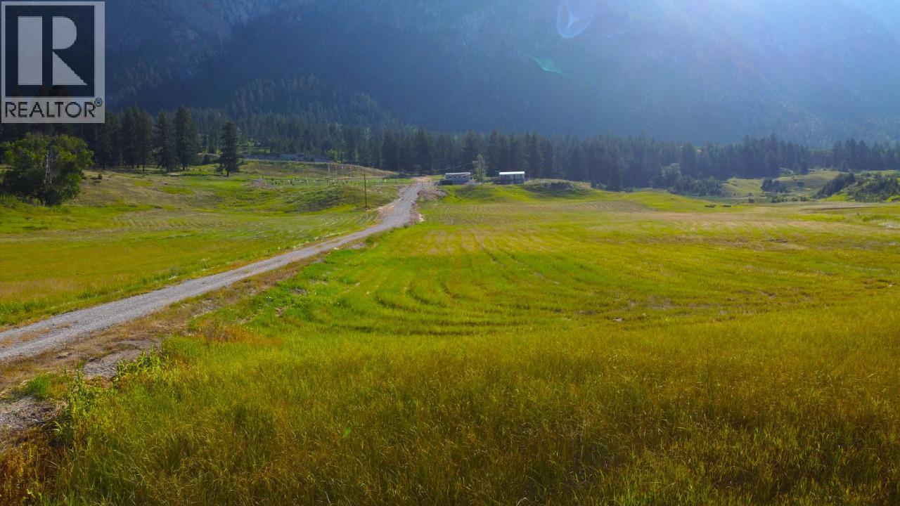 726 95 Highway, Spillimacheen