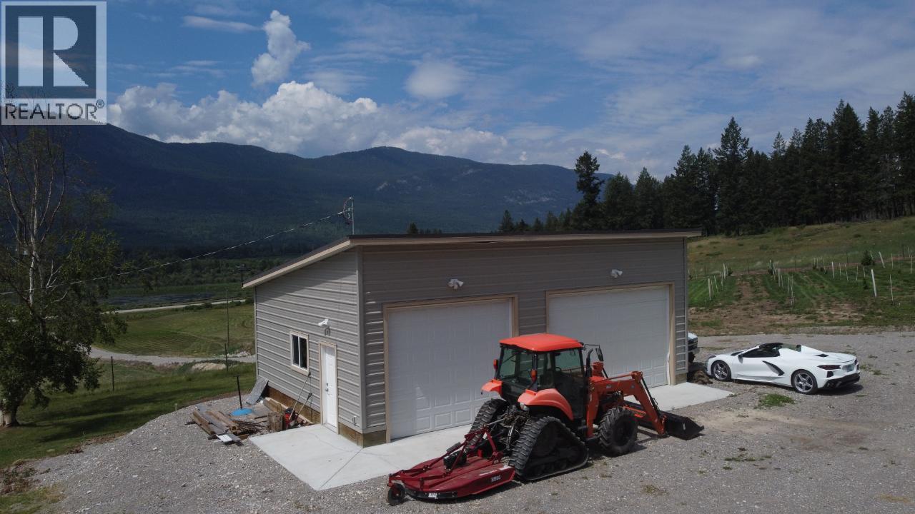 726 95 Highway, Spillimacheen