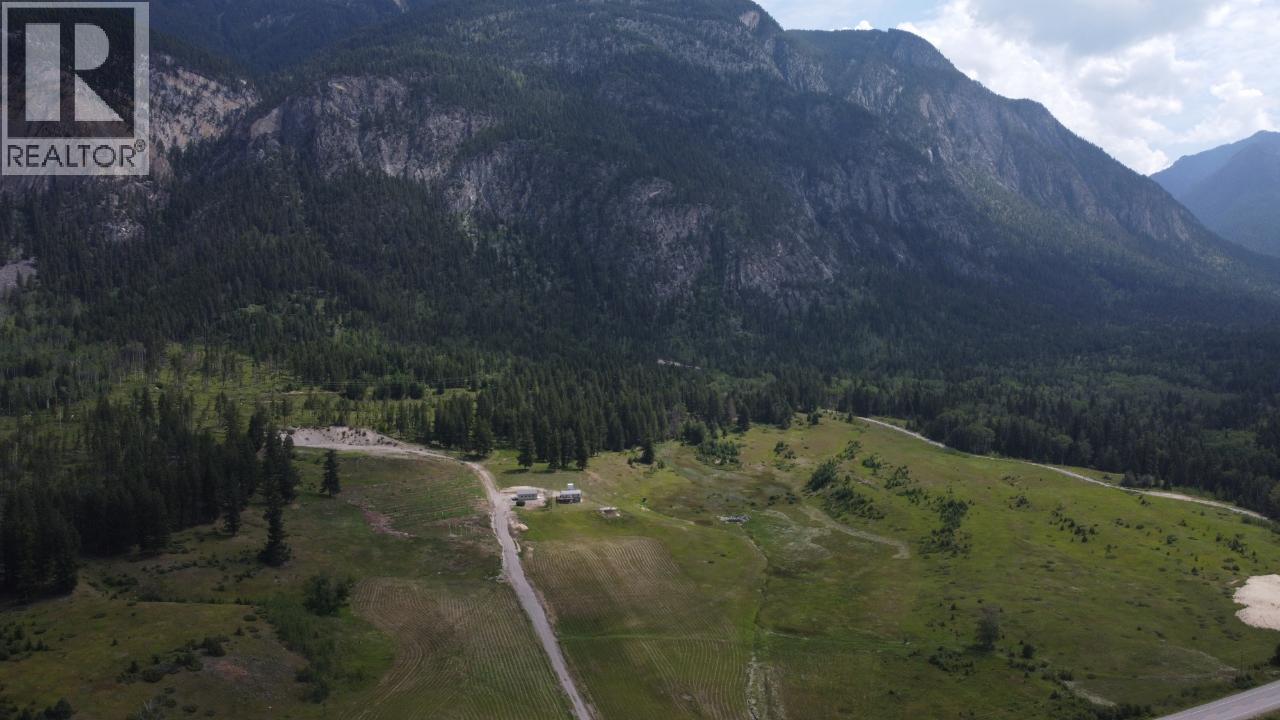 726 95 Highway, Spillimacheen