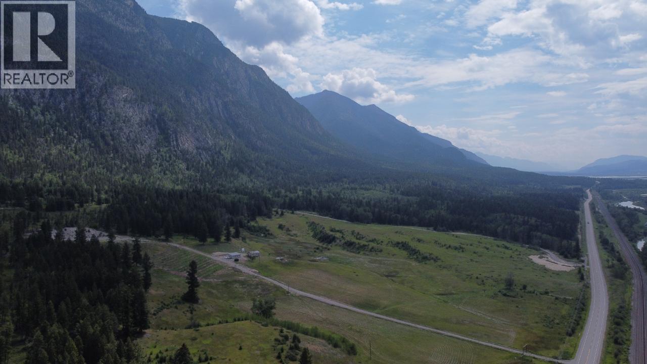 726 95 Highway, Spillimacheen