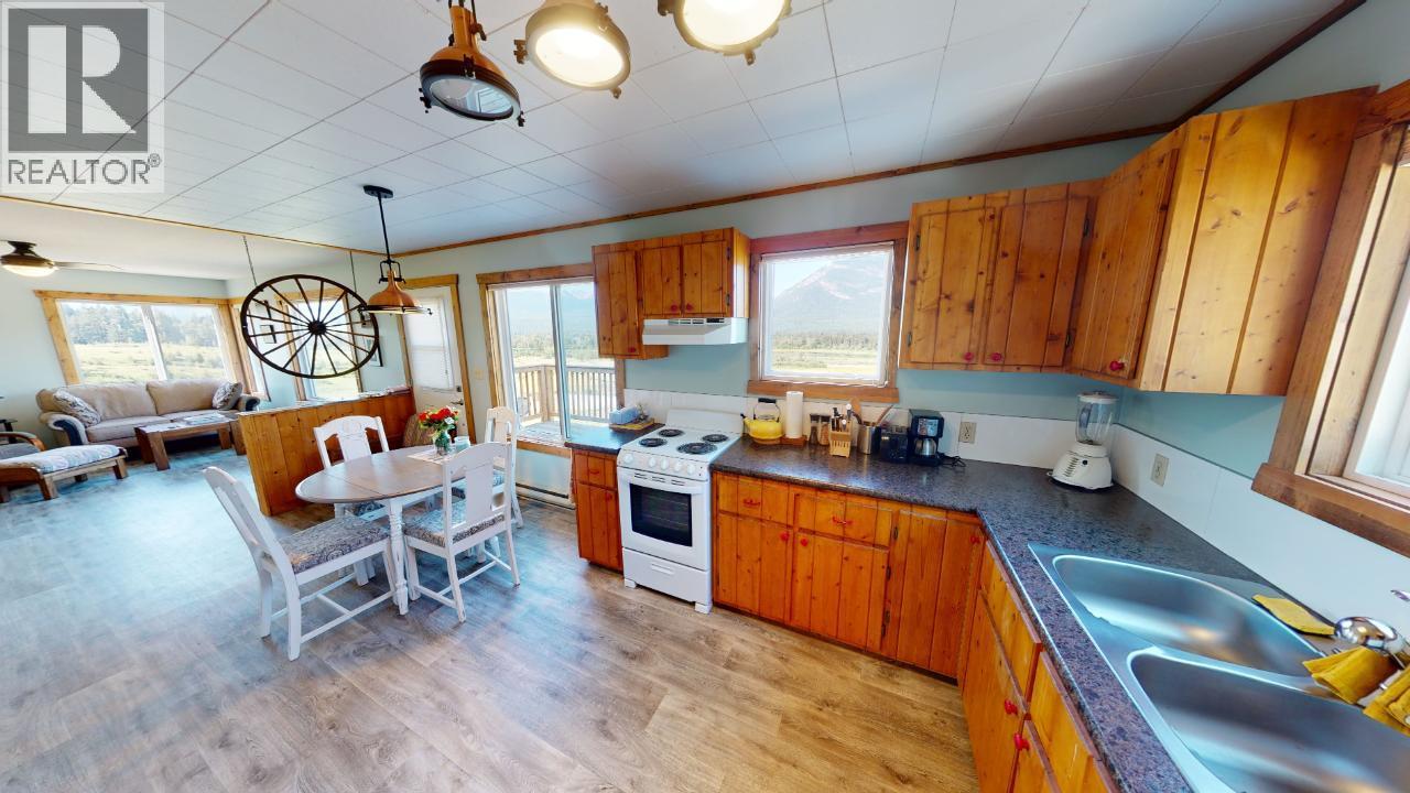 726 95 Highway, Spillimacheen