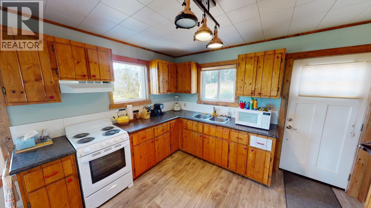 726 95 Highway, Spillimacheen