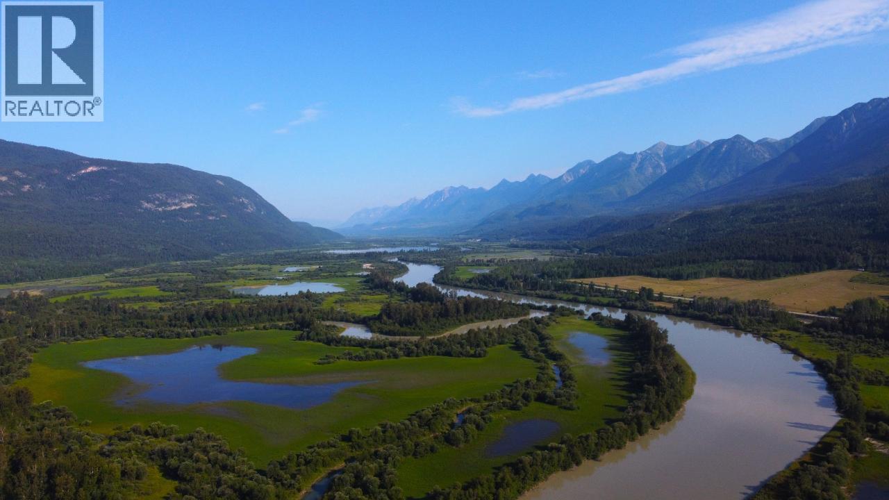 726 95 Highway, Spillimacheen