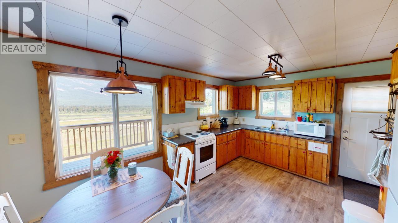 726 95 Highway, Spillimacheen