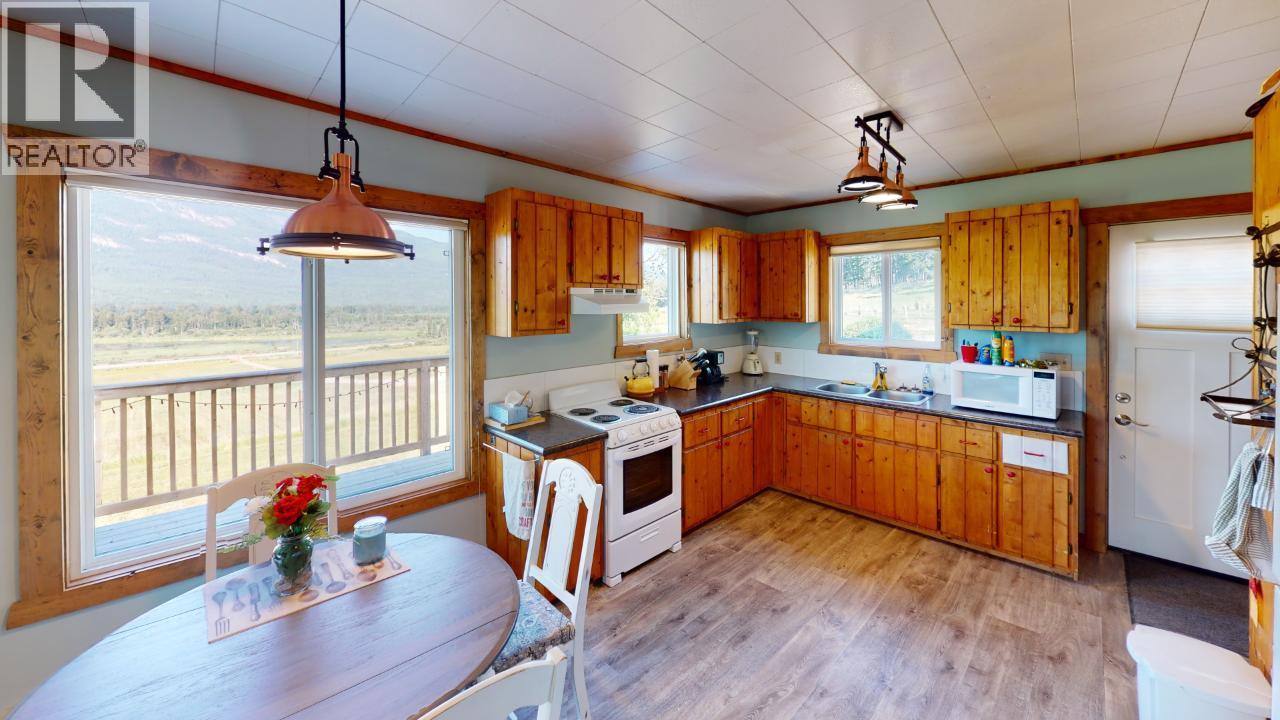 726 95 Highway, Spillimacheen