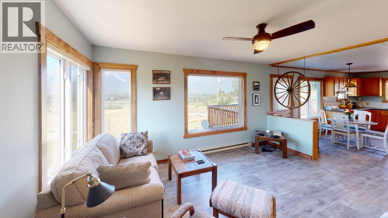 726 95 Highway, Spillimacheen