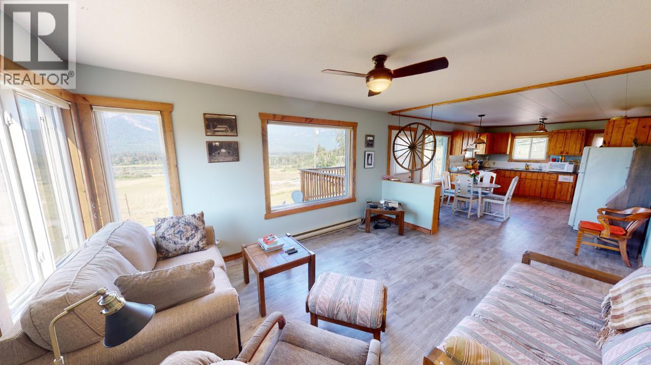 726 95 Highway, Spillimacheen