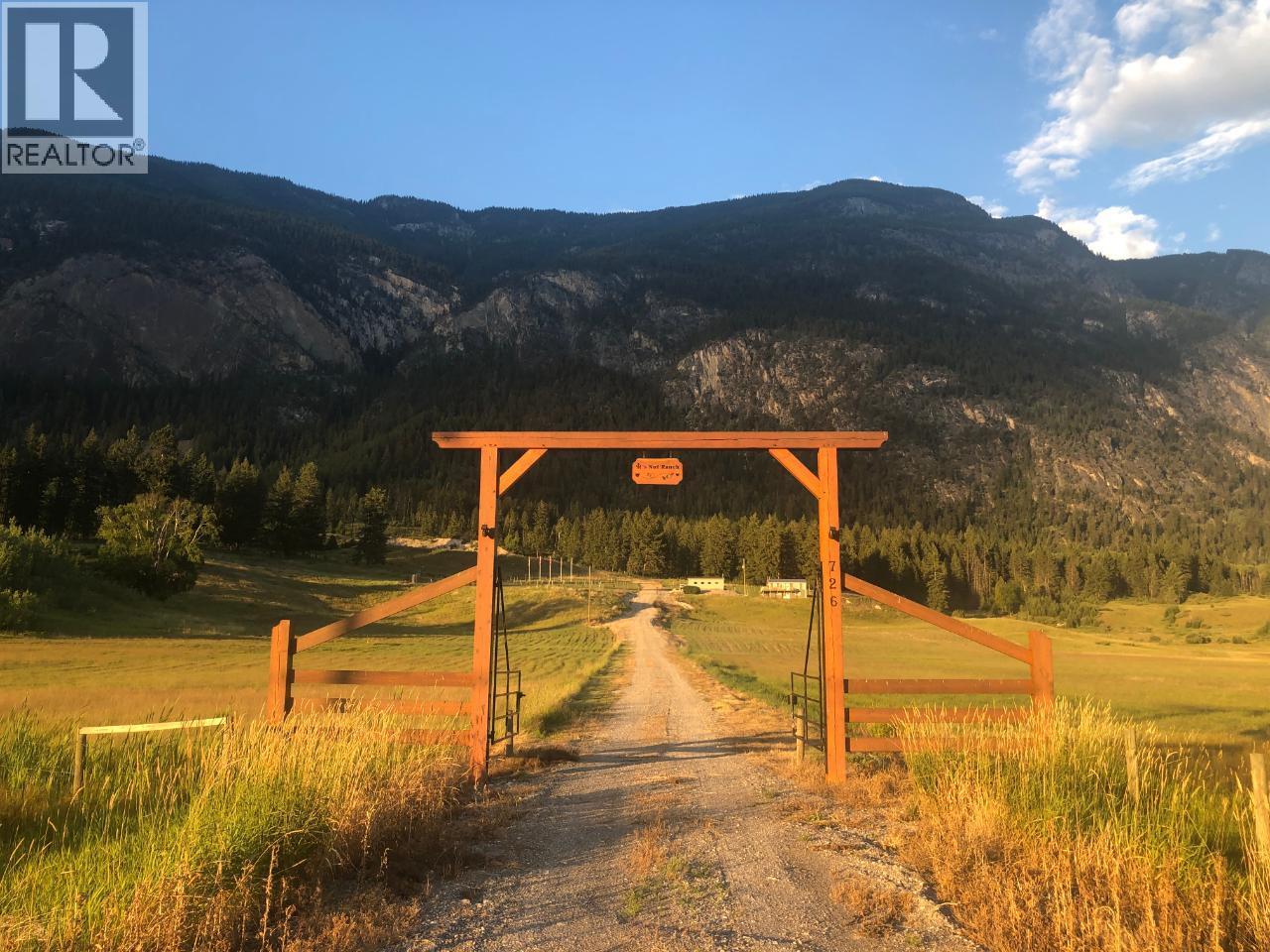 726 95 Highway, Spillimacheen