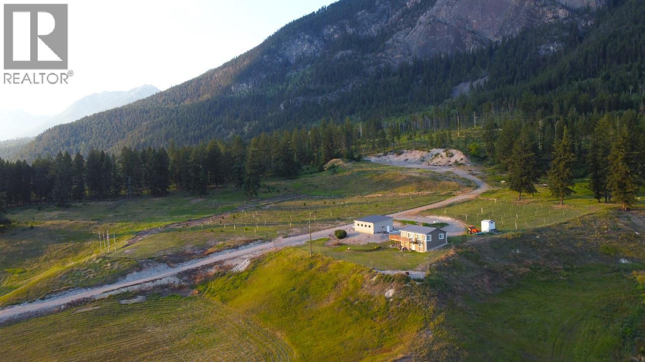 726 95 Highway, Spillimacheen