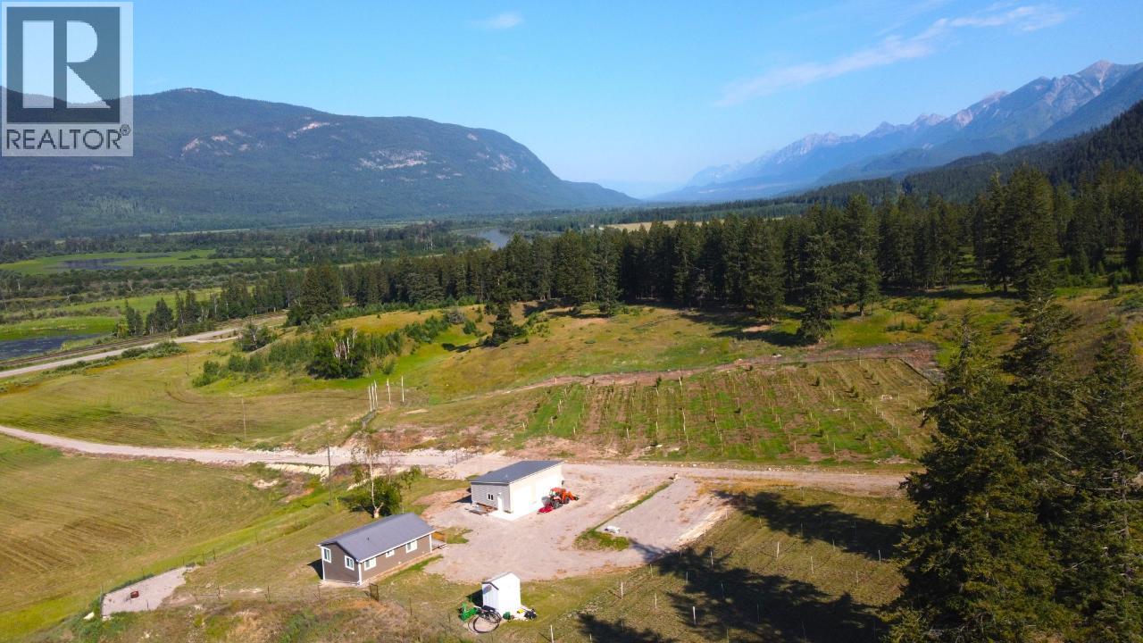 726 95 Highway, Spillimacheen