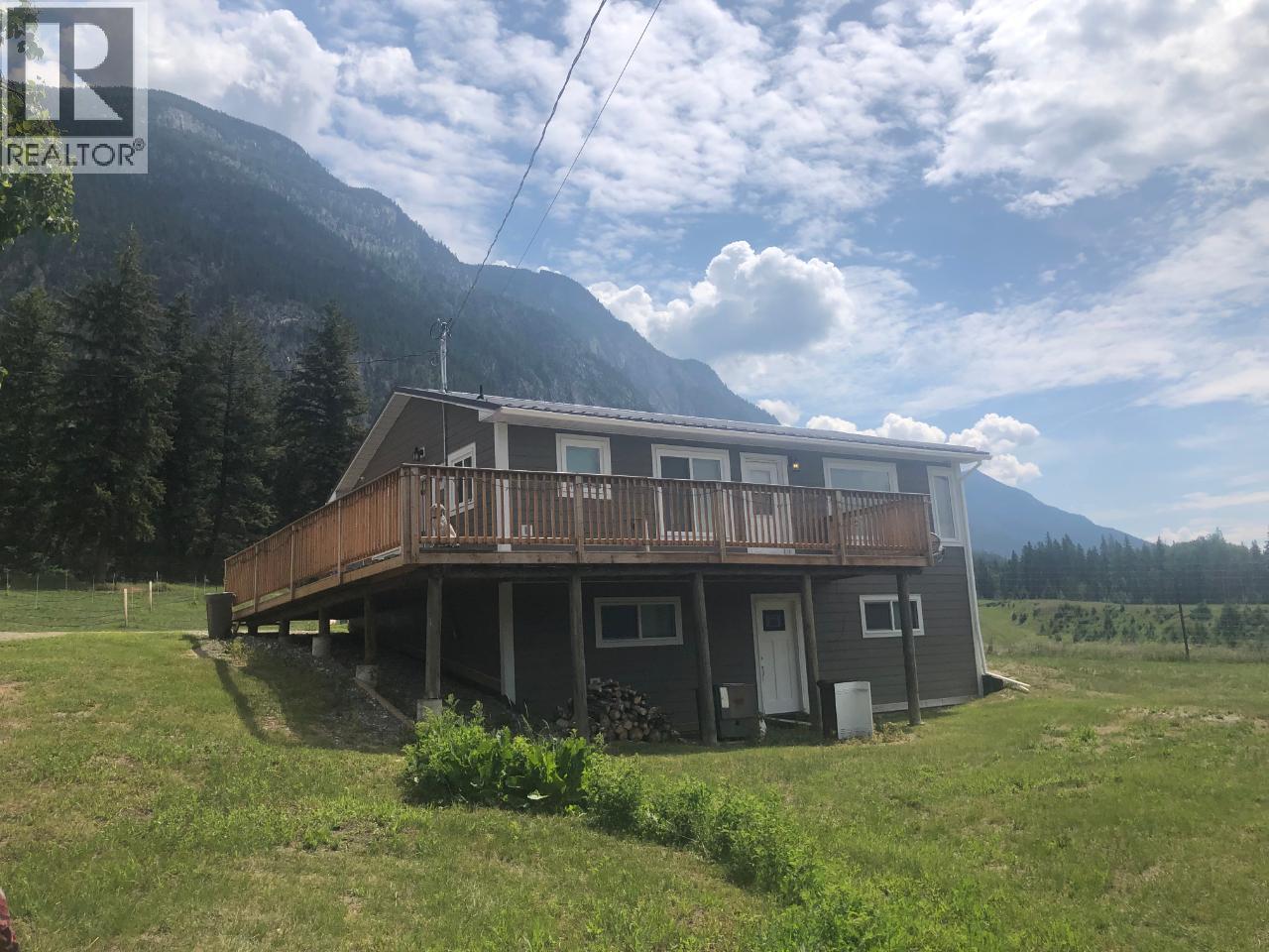 726 95 Highway, Spillimacheen