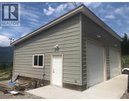 726 95 Highway, Spillimacheen, BC V0A1M0 Photo 14