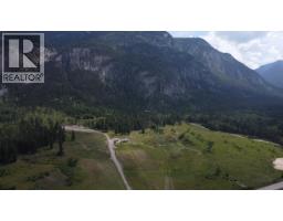 726 95 Highway, Spillimacheen, BC V0A1M0 Photo 19