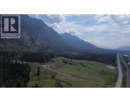 726 95 Highway, Spillimacheen, BC V0A1M0 Photo 20