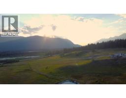 726 95 Highway, Spillimacheen, BC V0A1M0 Photo 56