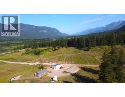 726 95 Highway, Spillimacheen, BC V0A1M0 Photo 6