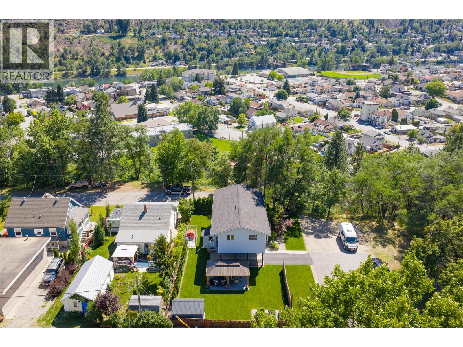 2007 Valleyview Drive, Trail