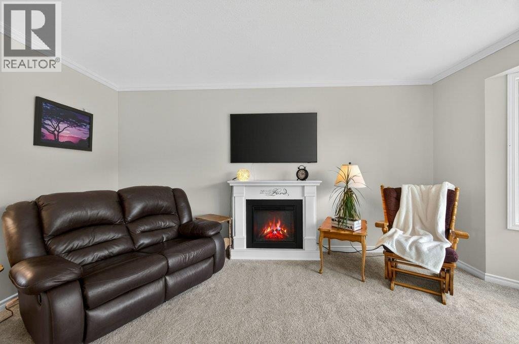 2090 14 Street SW, Salmon Arm