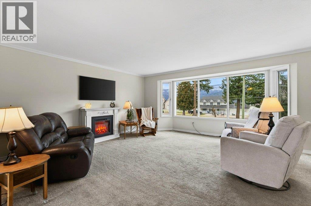 2090 14 Street SW, Salmon Arm