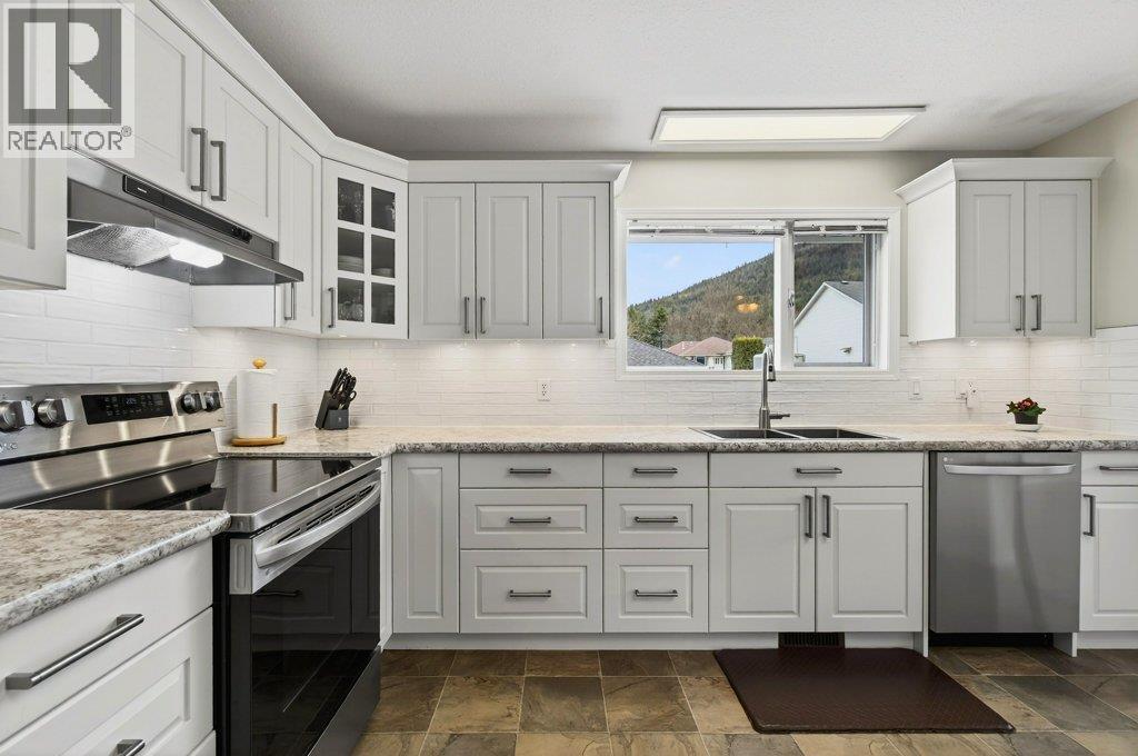 2090 14 Street SW, Salmon Arm