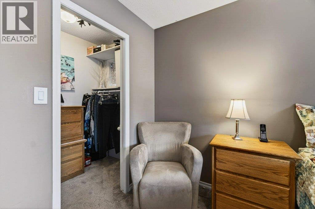 2090 14 Street SW, Salmon Arm