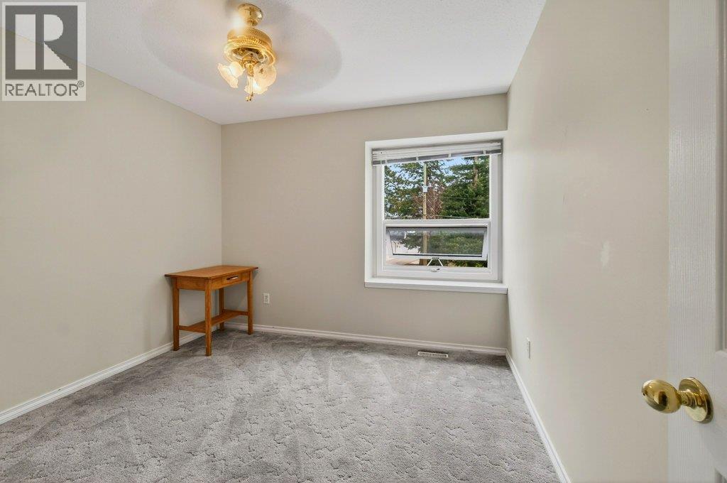 2090 14 Street SW, Salmon Arm