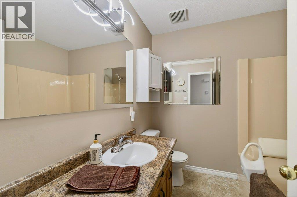 2090 14 Street SW, Salmon Arm