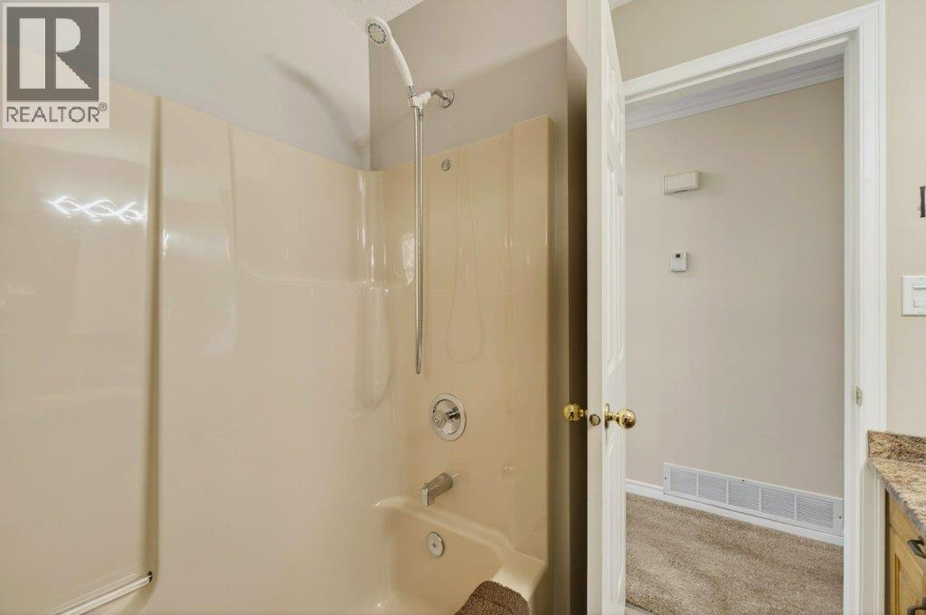 2090 14 Street SW, Salmon Arm