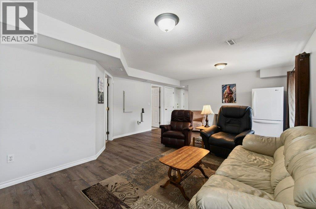 2090 14 Street SW, Salmon Arm