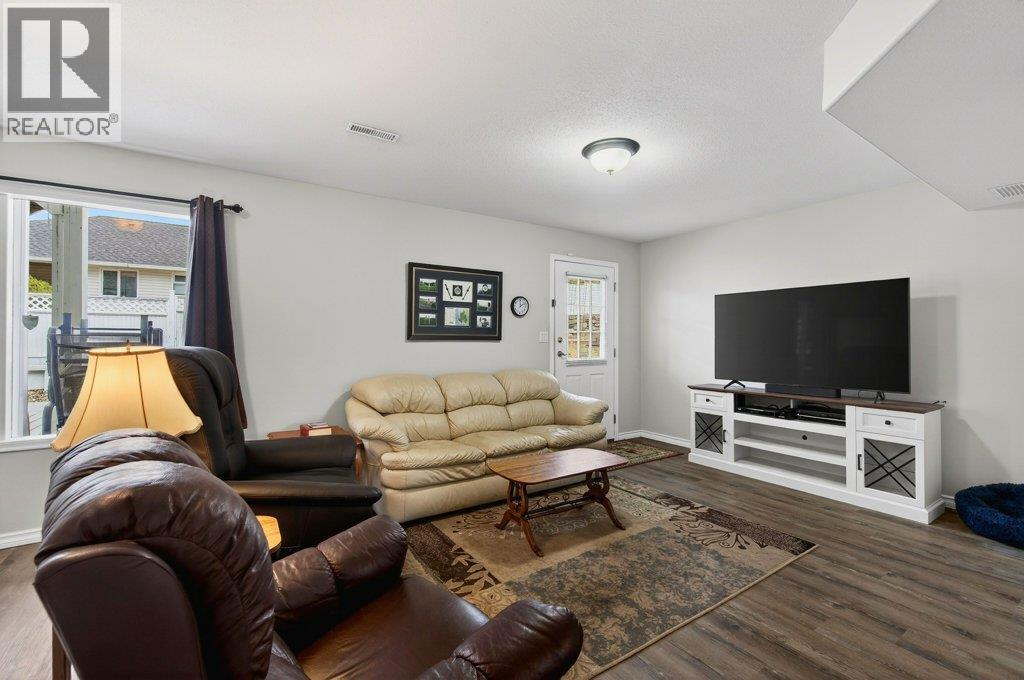 2090 14 Street SW, Salmon Arm