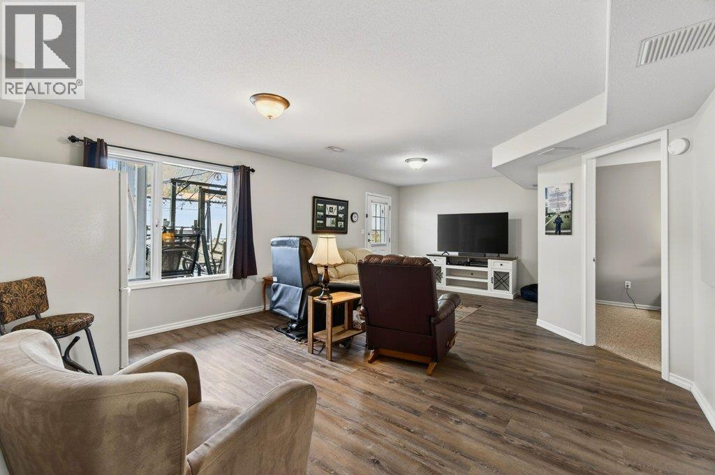 2090 14 Street SW, Salmon Arm