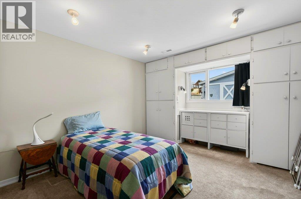 2090 14 Street SW, Salmon Arm