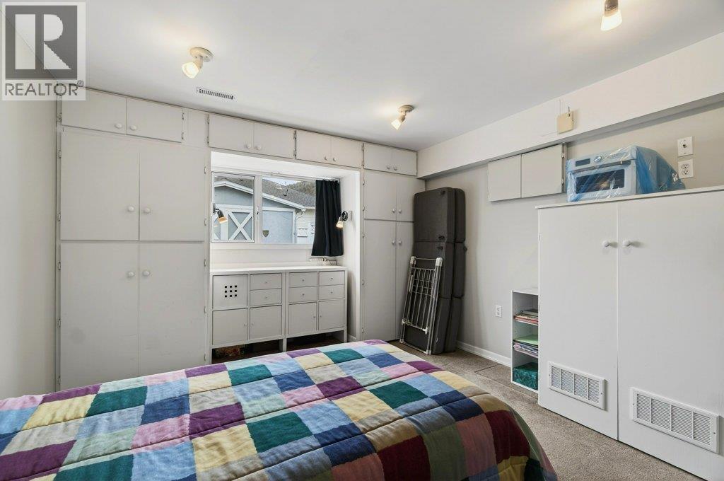 2090 14 Street SW, Salmon Arm