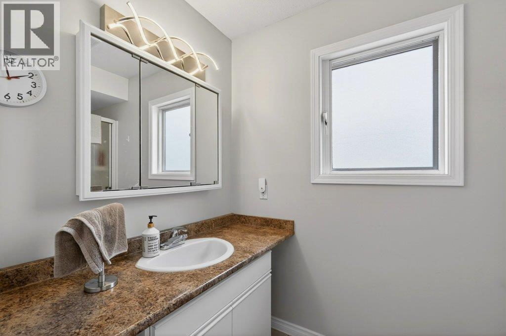 2090 14 Street SW, Salmon Arm