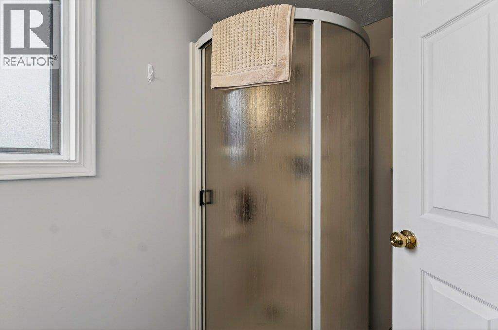 2090 14 Street SW, Salmon Arm