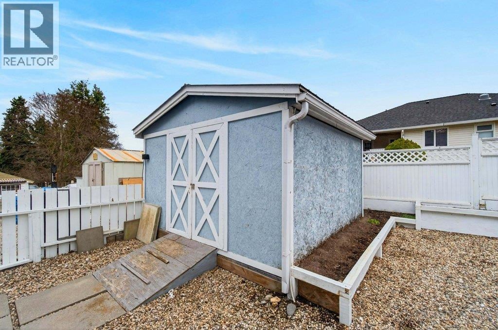 2090 14 Street SW, Salmon Arm